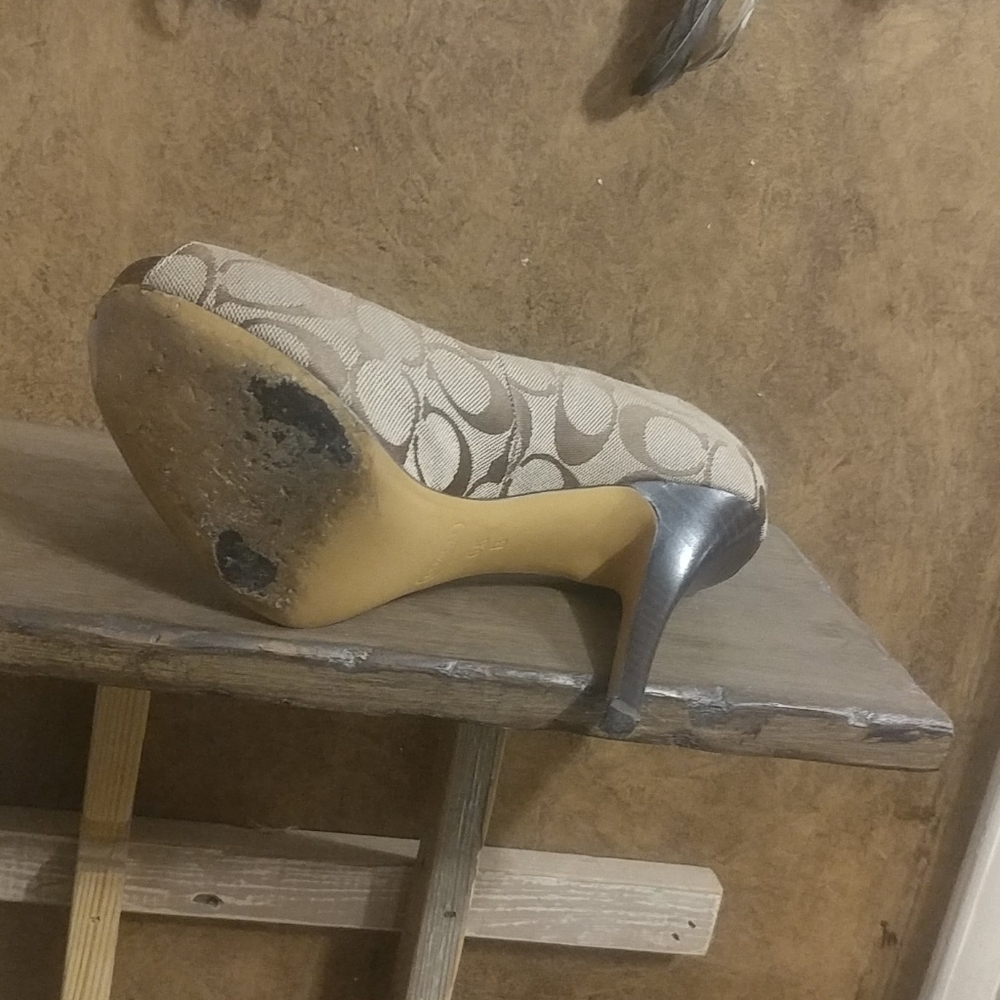 Heels - Picture 3 of 3